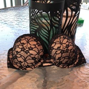 Black Lace Strapless Bra